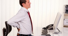 Rückenschmerzen im Büro: Tipps für einen gesunden Rücken
