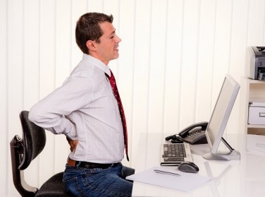 Rückenschmerzen im Büro: Tipps für einen gesunden Rücken